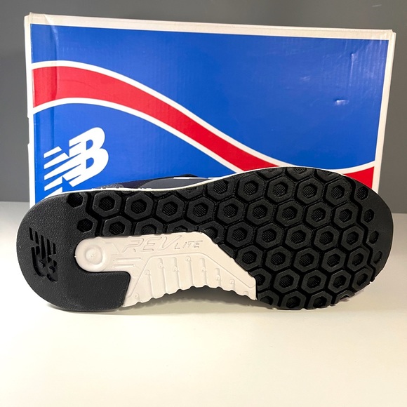 New Balance 247 Sneakers - Picture 5 of 11